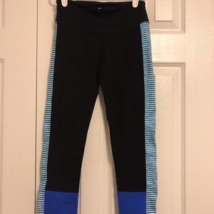 Leggings in crop ankle length.